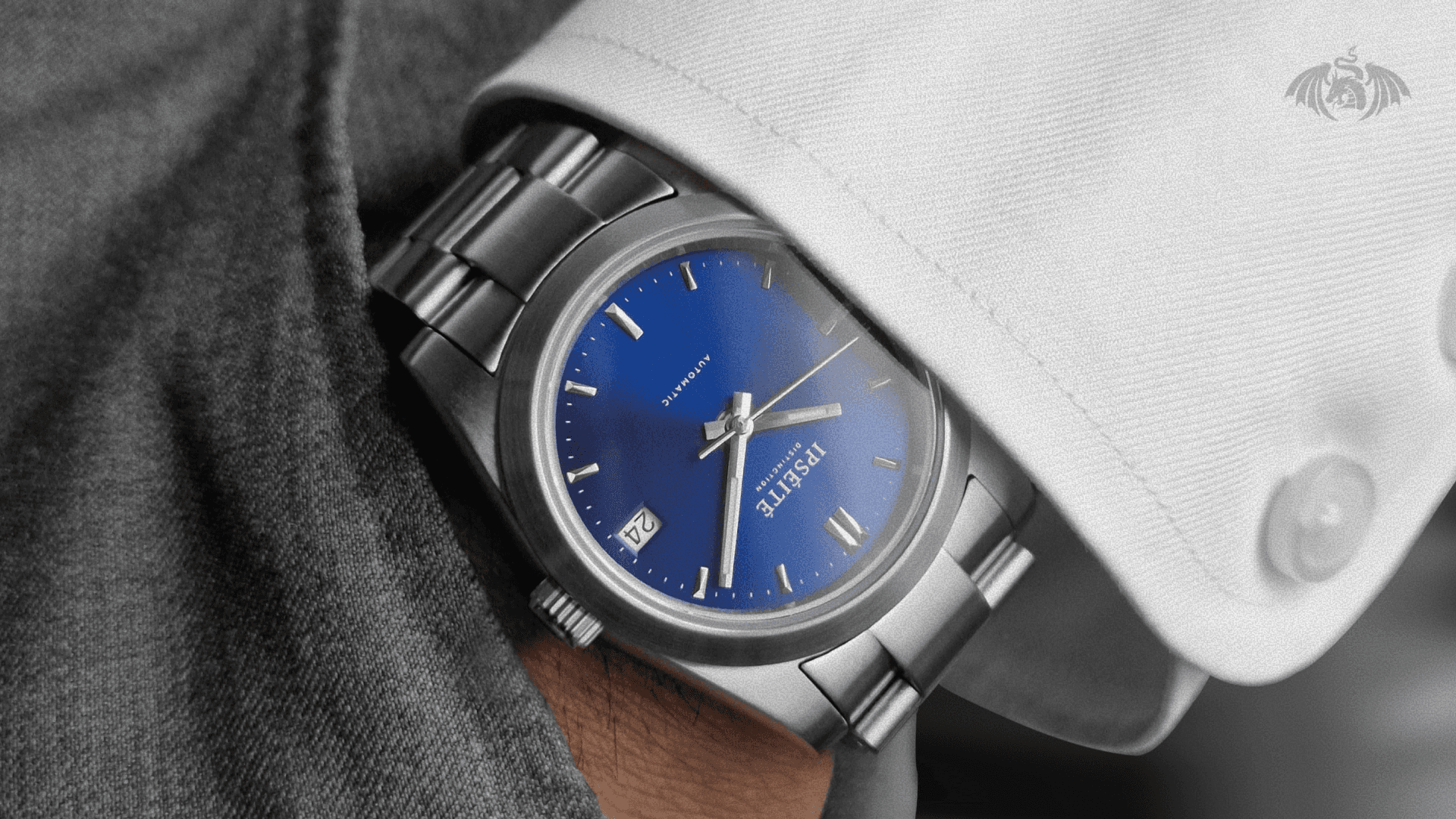 Logo IPSÉITÉ Élégance, dragon ailé sur le cadran d'une montre